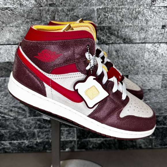 Jordan 1 Mid SE Bread, Butter & Sole - NEW - W8.5/M7/Y7